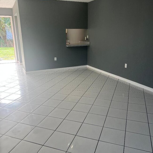 Building Photo - 6106 Forest Hill Blvd Unit 102 Rental