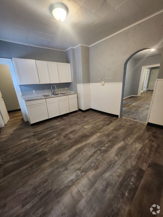 Building Photo - Upper 2 bedroom Unit 421 W 16th #1 Rental