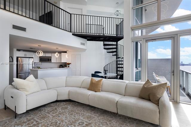 Photo - 300 S Biscayne Blvd