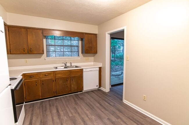 Photo - 2201 Hartsfield Rd Unit A