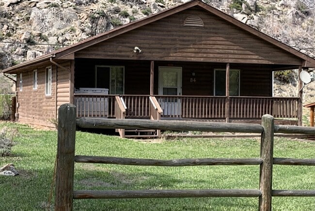 84 Meadow Ln
