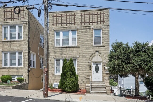 Building Photo - 9021 Smith Ave Unit 2 Rental