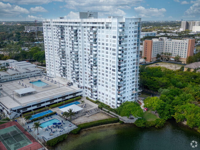 Building Photo - 2780 NE 183rd St Unit 209 Rental