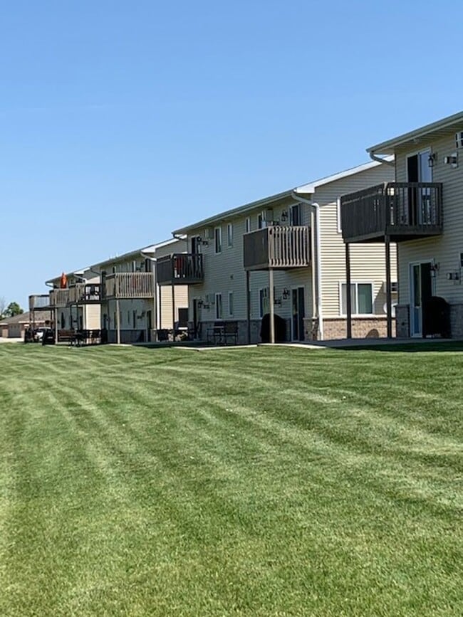 Photo - 2 Bedroom, 2 Bathroom Lower Available