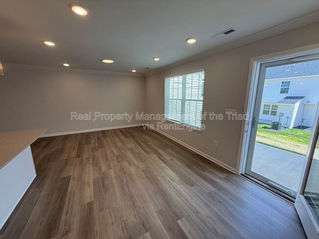 Photo - 907 Elderberry Wy