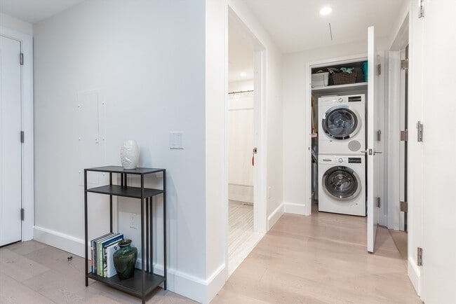 Photo - 100 Lovejoy Wharf Unit 5N