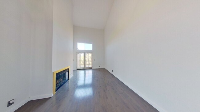 Photo - 3+2.5 Updated House w/ Gorgeous Mountain V...