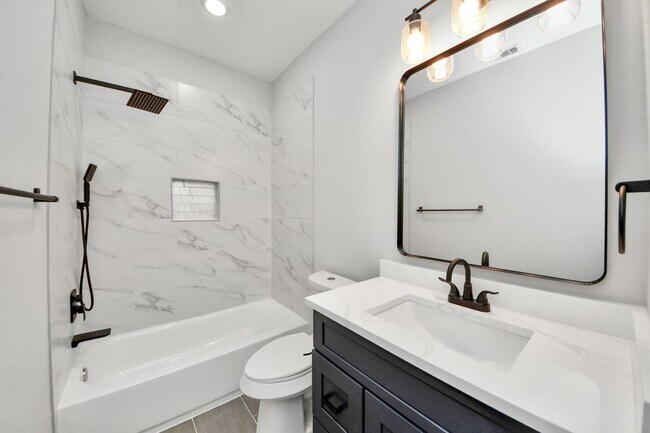 Photo - 1307 Laskey St