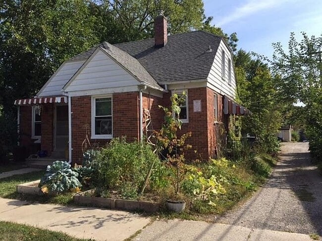 Building Photo - 210 Perrin St Unit 210