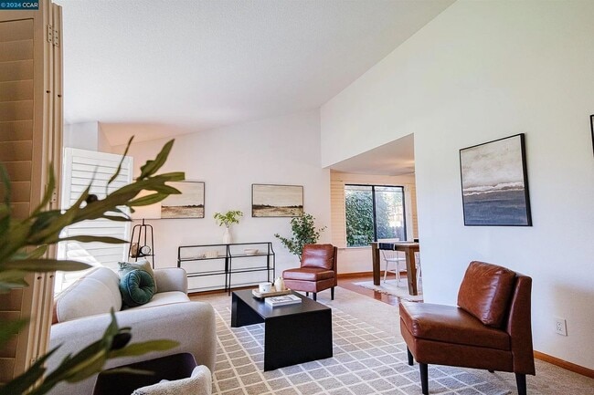 Building Photo - 2040 Larchmont Cir Rental