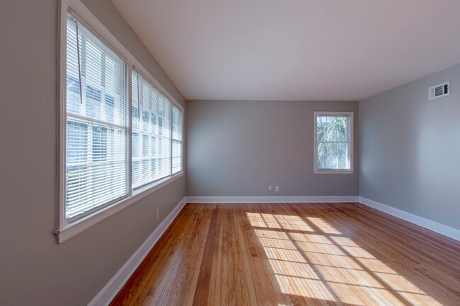 Living Room - 1532 E 53rd St