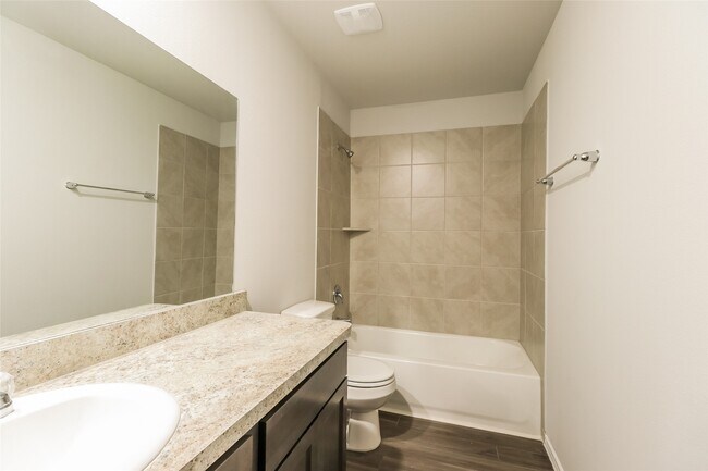 Photo - 2208 Onyx Ln