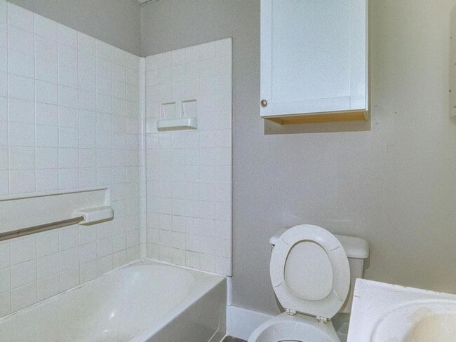 Photo - 119 Pine Ave Unidad F