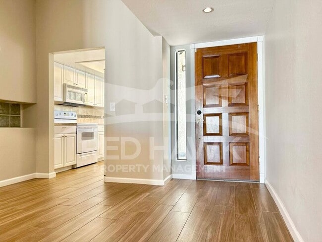 Photo - 1906 E Sunburst Ln