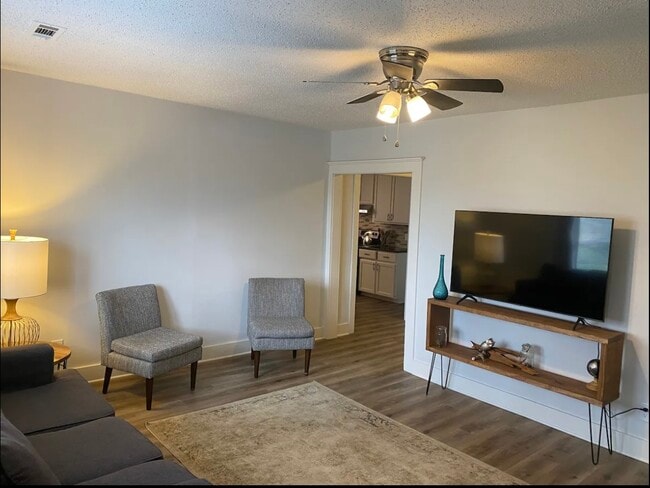 Building Photo - 1429 W Deane St Rental