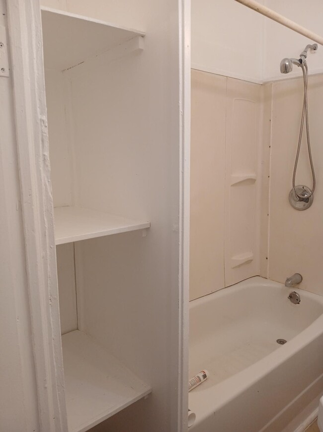 Photo - 1716 McCulloh St Unidad 2