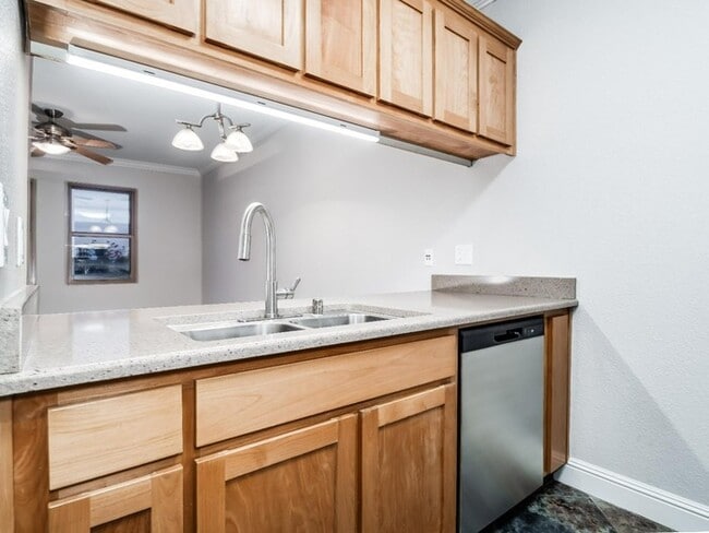 Photo - Upgraded 1BR Condo with Balcony & In-Unit Laundry in Downtown Gilroy Unidad 260