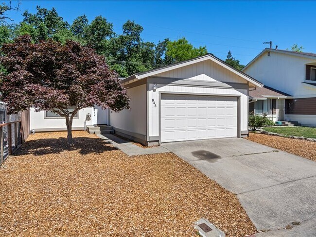 Photo - 843 Falcon Way