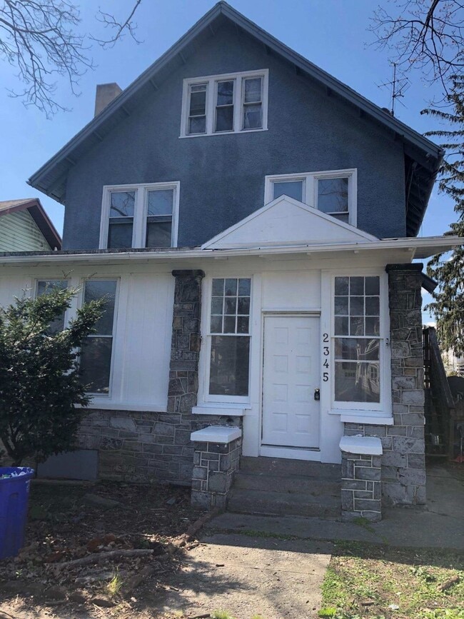 Photo - 2345 Derry St