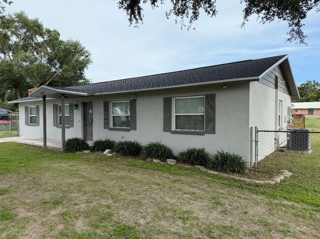 3 bedroom home for rent on 1/2 acre! - 3 bedroom home for rent on 1/2 acre!
