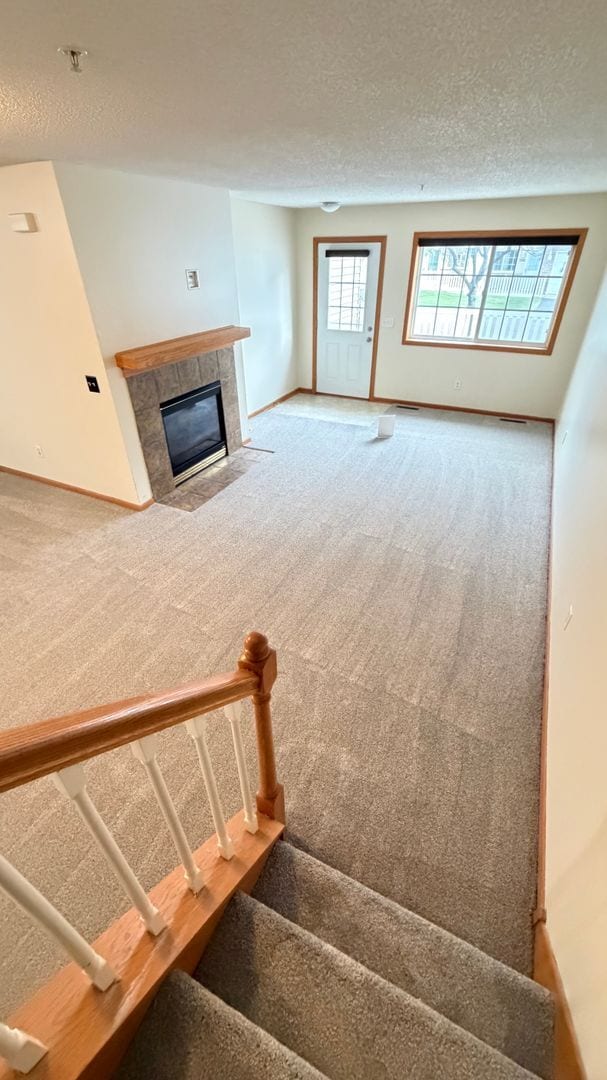 Building Photo - Freshly painted 3BD/2BA Townhome * Rosemount * Available Now