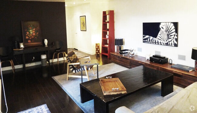 Living room - 1010 Palm Ave Unit #109 Rental