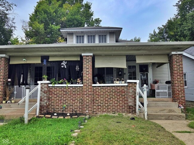 Building Photo - 942 N Bradley Ave