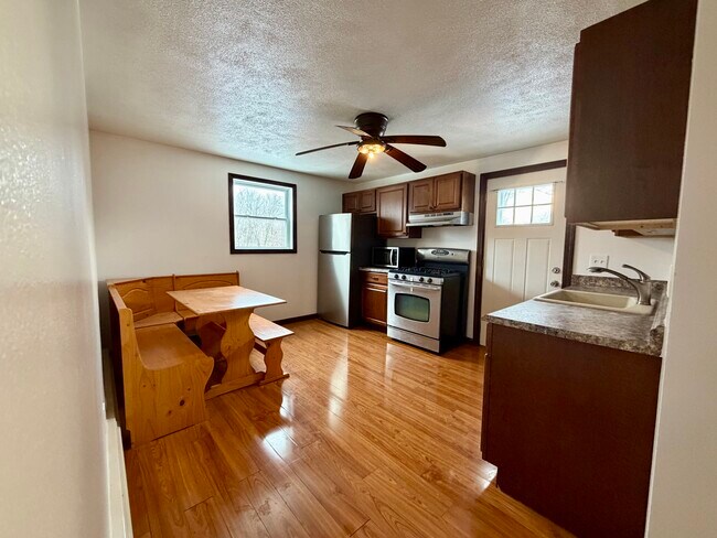 Photo - 87 Hollis St Unidad 2nd Flr