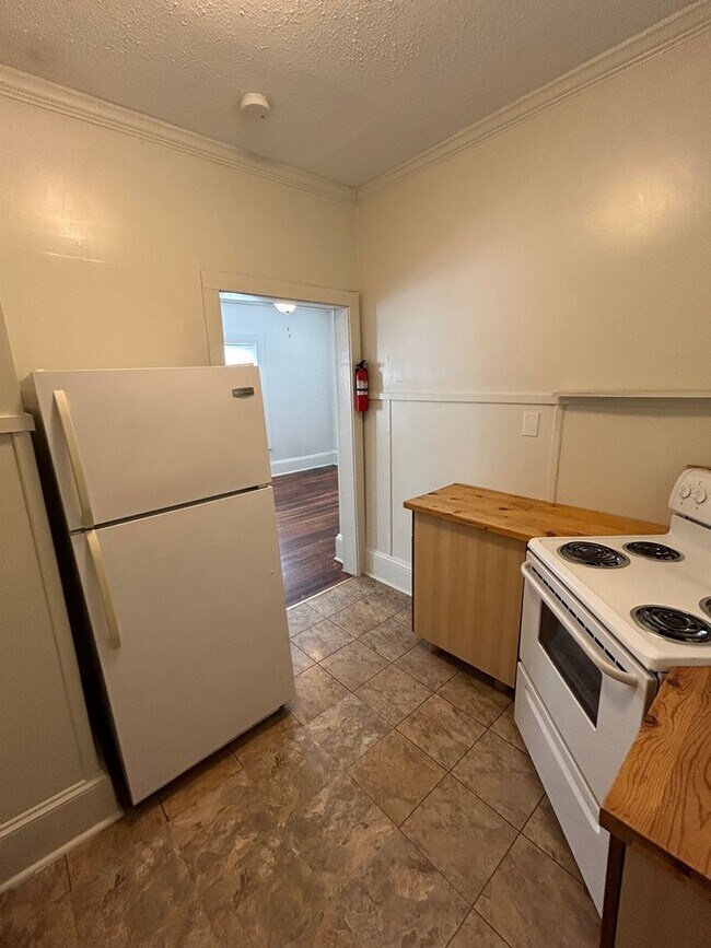 901 Sedgefield St Unidad B