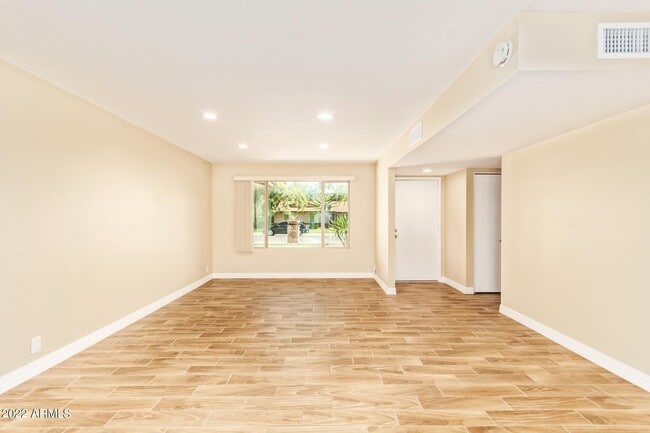 Photo - 5320 E Hearn Rd