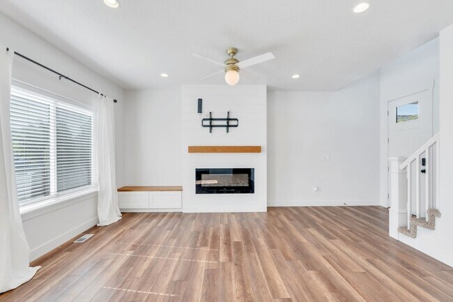 Photo - 564 N 40 W St