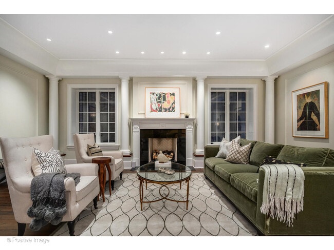 Photo - 446 W Huron St