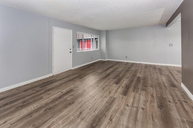 Building Photo - Great Find! Won't Last ~ Newly Renovated 1... Unit A Rental
