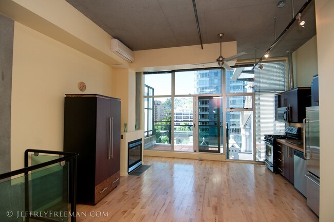 Building Photo - Stunning Penthouse Loft in the Mosaic Condos - Gas Fireplaces, A/C, W/D in Unit 803