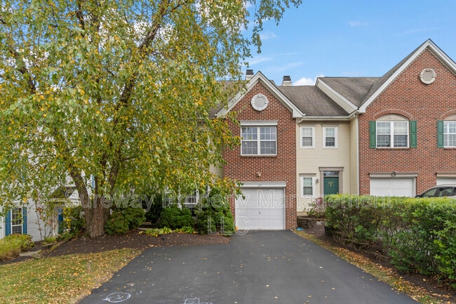 Building Photo - 221 Lookout Pl