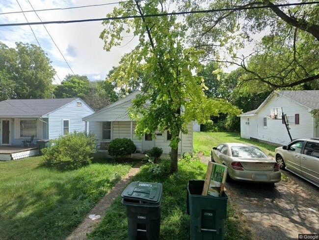 Building Photo - Freshly - Renovated 3 Bed 2 Bath Home w/ 1...