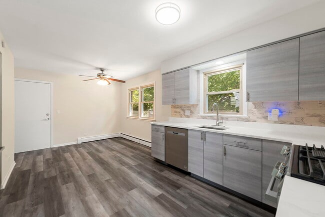 Photo - 5400 W Dakin St Unit 1