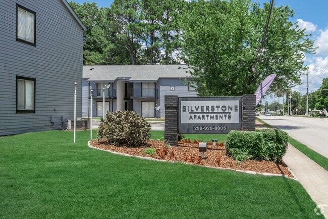 Building Photo - Silverstone Apartments