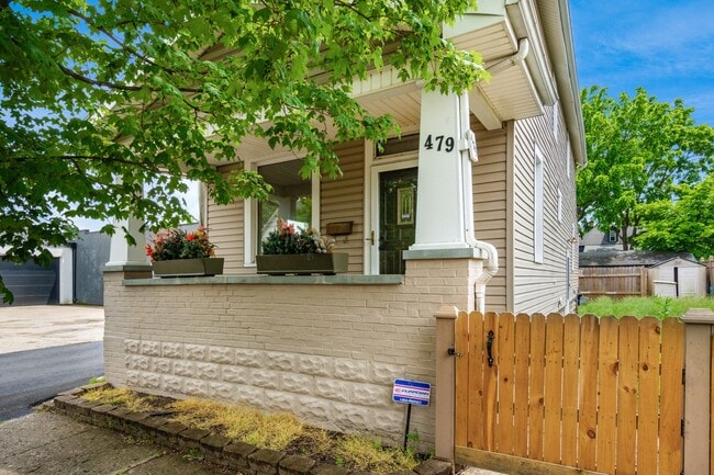 Photo - 479 Siebert St