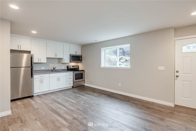 Photo - 311 Taylor Ave NW