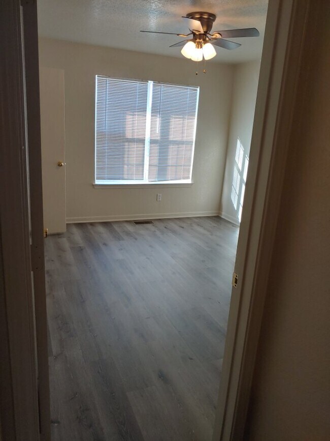 Photo - 3208 Hereford Ln