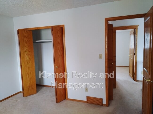 Photo - 615 Forest Ln NW