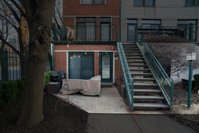 Building Photo - 1812 S Clark St Unit 16