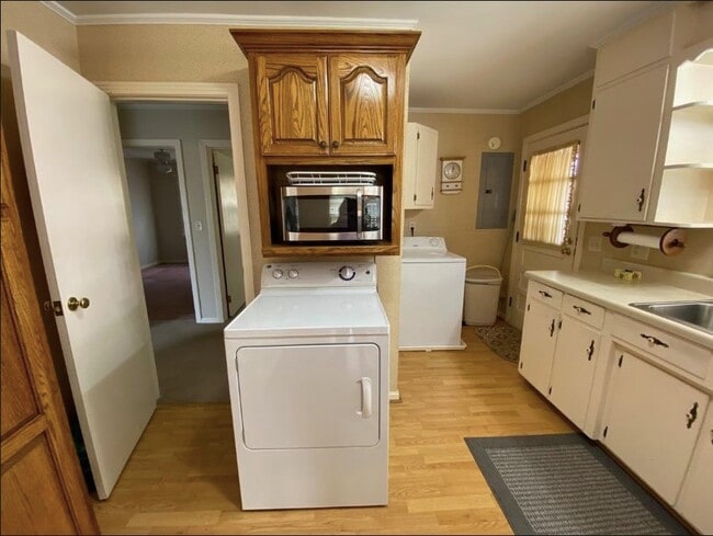 Photo - 35 Robertson St