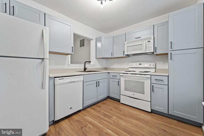 Photo - 7942 Forest Path Way