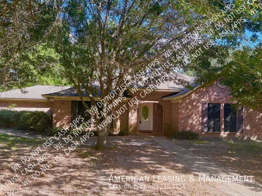 Photo - 321 Whitworth Ln