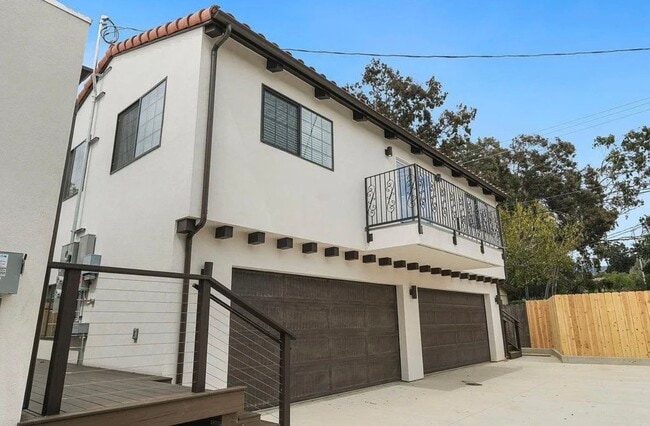 Building Photo - 550 Hathway Ave Unit 552 Hathaway Ave