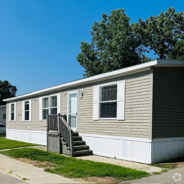 Building Photo - 231 Laurel Leah Rental
