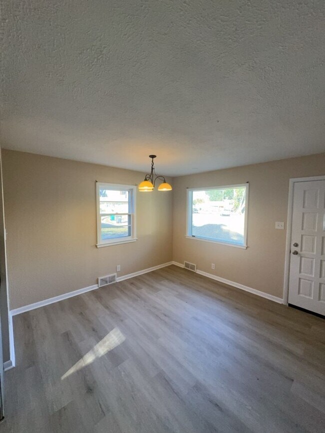 Photo - REDUCED! Beautifully Updated 3 Bedroom 2 B...