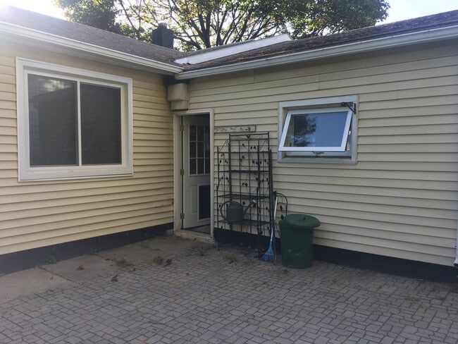 Photo - 3 Bed, 1 Bath- Ranch, Liverpool-Galeville